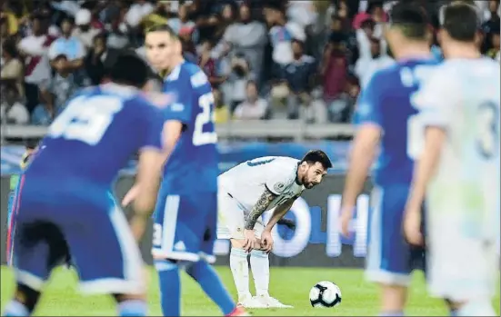  ?? DOUGLAS MAGNO / AFP ?? Leo Messi, capità argentí, s’està acostumant a encadenar decepcions