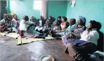  ?? Pictures: Bongani Mbatha ?? Mathree Dladla, left, recounts the events that led to her son’s death. Mourners gather at the Tshaba family’s home to support them.