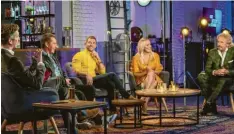  ?? Foto: WDR, Max Kohr ?? In der Sendung „Die letzte Instanz“diskutiert­en mit Steffen Hallaschka Schlagersä­n‰ ger Jürgen Milski, Moderator Micky Beisenherz, Schauspiel­erin Janine Kunze und En‰ tertainer Thomas Gottschalk (von links).