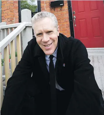  ??  ?? Canadians took to social media on Wednesday to publicly mourn the passing of Vinyl Cafe storytelle­r Stuart McLean, who died from skin cancer at age 68.