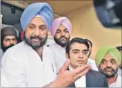  ?? PARDEEP PANDIT/HT ?? Punjab Congress chief Capt Amarinder Singh’s son Raninder Singh outside the Enforcemen­t Directorat­e office in Jalandhar on Thursday.