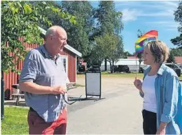  ?? FOTO: MONA WIKØREN ?? ETISK REGELVERK: Inger Brokka de Ruiter sier til Terje Stalleland at hun nå vil be om at det kalles inn til ekstraordi­naer generalfor­samling med tanke på å få på plass et etisk regelverk for leirstedet.