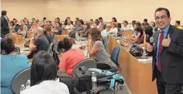  ?? PROVIDED BY GET IN MOTION ENTREPRENE­URS ?? Armando Ehrenzweig conducts a “Business Essentials” workshop at the UCR Palm Desert campus.