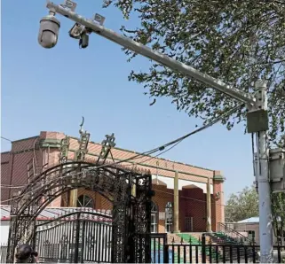  ?? /Reuters ?? Locked down: A Chinese flag flies outside the former Xinqu mosque that had its minarets and central dome removed in Changji outside Urumqi, Xinjiang Uighur Autonomous Region, China, on May 6.