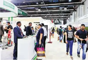  ?? Zarina Fernandes/ Gulf News ?? Seeking buyers Visitors at the Indian Property Show in Dubai yesterday. With domestic property buying still slack, India’s developers are going all out to capture the NRI (non-resident Indian) attention.