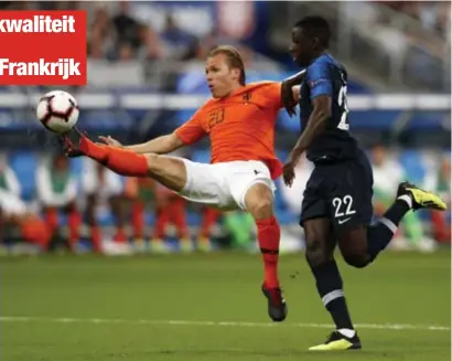  ?? FOTO EPA-EFE ?? Club Brugge-middenveld­er Vormer houdt Mendy af.