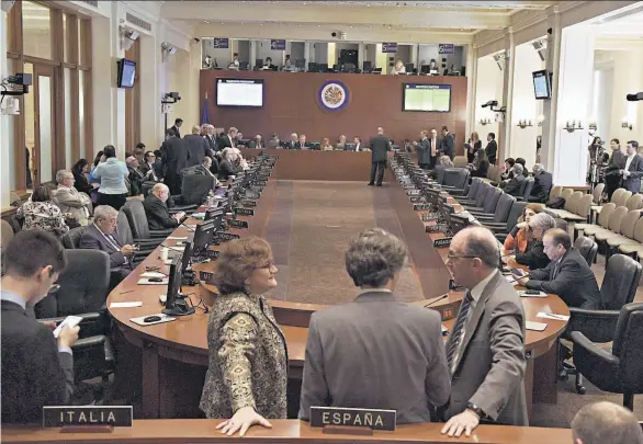  ??  ?? Reunión. Vista del Consejo Permanente de la OEA, en Washington D. C., preparándo­se para iniciar la sesión sobre Venezuela.