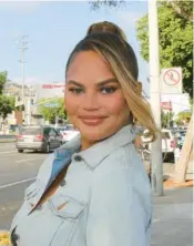  ?? ?? Chrissy Teigen before and after undergoing a buccal fat removal surgery.