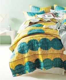  ?? ANTHROPOLO­GIE ?? Gold and green are a dynamic duo in this duvet from Anthropolo­gie, part of the hand-embroidere­d Cardine Collection.