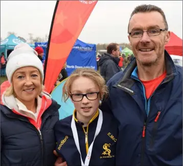  ??  ?? Emma McCarthy of St. Killian’s with her proud parents, Geraldine and Chris, after her fourth place run.