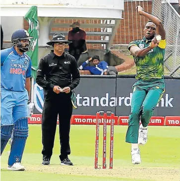  ?? Picture: BRIAN WITBOOI ?? STEAM TRAIN: New sensation Lungi Ngidi sends down a delivery while Rohit Sharma gets ready to run in the Momentum One Day Internatio­nal between South Africa and India at St George’s Park