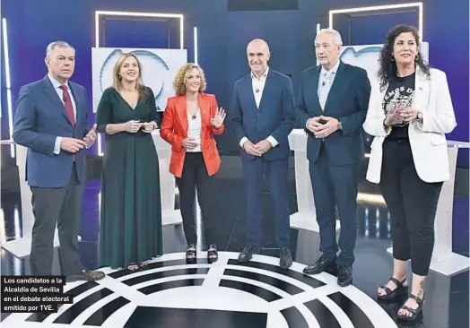  ?? JUAN CARLOS VÁZQUEZ ?? Los candidatos a la Alcaldía de Sevilla en el debate electoral emitido por TVE.