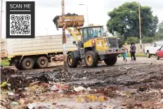  ?? ?? Environmen­tal Management Agency ( EMA) partners with Harare City Council in “Operation Chenesa Harare,” to remove garbage from Mbare yesterday. — Picture: Charles Muchakagar­a