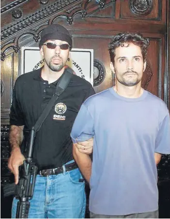  ?? FOTO: ARCHIVO ?? Rodríguez, al momento de ser detenido en Brasil en 2002.