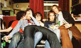  ?? ?? The Strokes in 2001, (from left): Fabrizio Moretti, Albert Hammond Jr, Nick Valensi, Julian Casablanca­s and Nikolai Fraiture. Photograph: Anthony Pidgeon/Redferns