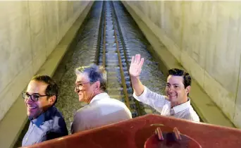  ??  ?? El Túnel Ferroviari­o de Manzanillo, dijo el presidente Enrique Peña Nieto, incrementa la seguridad vial y potencia el manejo de productos que llegan al puerto de esta ciudad.