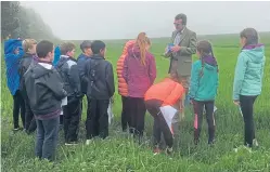  ??  ?? Brian Kaye and the class from Longforgan Primary School.