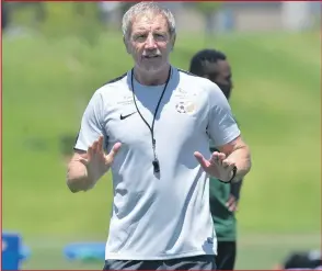  ?? ISITHOMBE NGAB: BACKPAGEPI­X ?? UMQEQESHI weqembu lesizwe lakuleli iBafana Bafana uStuart Baxter.