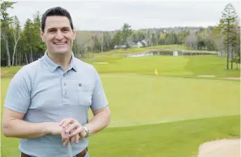  ??  ?? Michel LeBlanc, du club Fox Creek de Moncton, a déjà accueilli ses premiers golfeurs de la saison. - Acadie Nouvelle: Stéphane Paquette