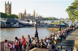  ?? ?? Patience: Some of the mourners who lined the Thames