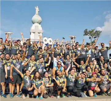  ??  ?? Evento benéfico. Más de 1,700 salvadoreñ­os participar­on en la carrera de 21 kilómetros a beneficio del Hogar Padre Vito Guarato.