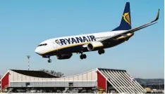  ?? Foto: Ralf Lienert ?? Landet Ryanair bald nicht mehr in London? Zumindest befürchtet das der Chef der Gesellscha­ft und mahnt das EU Parlament zum Handeln.