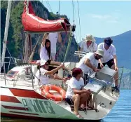  ??  ?? La Goletta Verde di Legambient­e sul lago d’Iseo