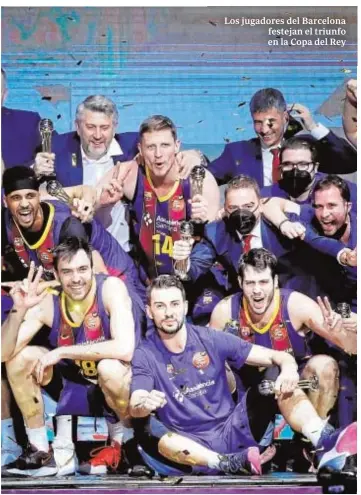  ?? EFE ?? Los jugadores del Barcelona festejan el triunfo en la Copa del Rey