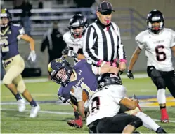  ?? LUIS SÁNCHEZ SATURNO/NEW MEXICAN FILE PHOTO ?? OCT. 13 Escalante’s Anthony Martinez tackles Santa Fe’s Zach Russell during the their matchup at Ivan Head Stadium. Escalante never trailed, scoring the game’s final 33 points in a 39-6 win.