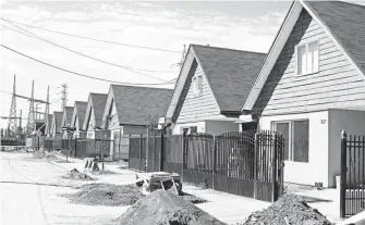  ??  ?? LA CIUDAD CUENTA con una gran cantidad y variedad de casas y departamen­tos con precios para todos los bolsillos.