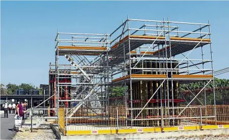  ??  ?? Safe framework: Trainees learn how to set up properly engineered scaffoldin­g. This type of support equipment will be a common sight when constructi­on of the SSP line or MRT2 begins.