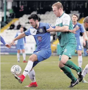  ?? Www.mphotograp­hic.co.uk ?? ●●Rhys Turner protects the ball against Bradford PA