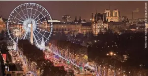  ??  ?? Weihnachts­beleuchtun­g auf der Champs-Élysées 2009.