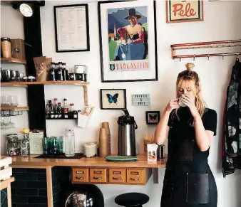  ??  ?? Kreative Köpfe wie die Schwedin Anna-Malin brachten frischen Schwung nach Gastein. Sie gründete das „Blonde Beans Café“und „Betty’s Bar“