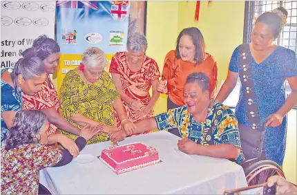  ?? Picture: JONACANI LALAKOBAU ?? Minister for Women, Children and Poverty Alleviatio­n Rosy Akbar with residents of the Golden Age Home Samabula cut the cake during their Mother’s Day celebratio­ns at the Vineyard Palace in Suva on Saturday.