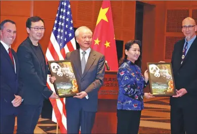  ?? ZHAO HUANXIN / CHINA DAILY ?? Cui Tiankai, ambassador to the US (center), Walt Disney Studios Vice-President Paul Baribault (left) and Chinese documentar­y director Lu Chuan (second from the left) display a poster for a Chinese-American coproducti­on that takes viewers on an epic...