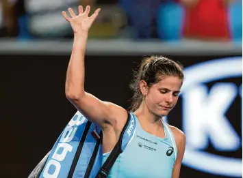  ?? Foto: , dpa ?? Nach ihrer Siegesseri­e scheiterte die deutsche Tennis Hoffnung Julia Görges in der zweiten Runde der Australian Open. Ihre Gegnerin Alizé Cornet gewann das Duell eindeutig.