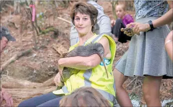  ?? PICTURE / SUPPLIED ?? One last cuddle for Ellis from Judy Imeson before his release into the wild.