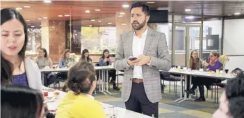  ??  ?? ► Emilio Maldonado, director de Iguales, ayer en la jornada de trabajo.