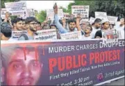  ?? SANJEEV VERMA/HT PHOTO ?? People protest in New Delhi after police dropped murder charges in the first charge sheet filed on July 23.