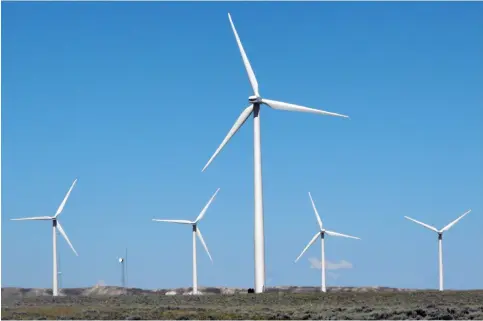  ?? (Ed Stoddard/Reuters) ?? A FINISHED wind-turbine complex in southern Wyoming prepares to generate power.