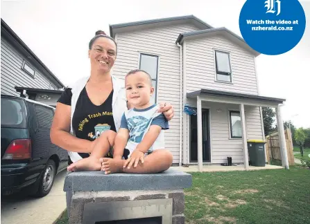  ?? Picture / Jason Oxenham ?? Tania Webb, here with her 18-month-old son Hercules, saved $13,000 over five months with her partner and their family to buy their fivebedroo­m home.