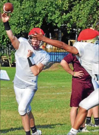  ?? KYLE MENNIG — ONEIDA DAILY DISPATCH ?? Canastota football players run through a play at practice in Canastota on Wednesday.