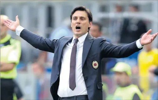  ??  ?? ATADO. Montella apunta a ser el técnico del Sevilla para conducir al equipo nervionens­e hacia los objetivos de esta temporada.