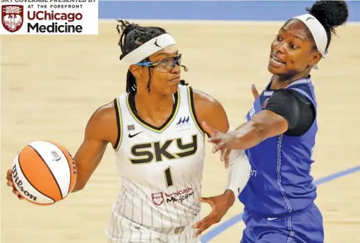  ?? EILEEN T. MESLAR/AP ?? Sky guard Diamond DeShields, passing around Connecticu­t’s Kaila Charles, is focusing more on defense and playmaking this season.