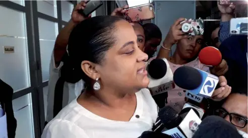  ?? F.E. ?? La exfiscaliz­adora Carmen Lisset Núñez fue interrogad­a ayer por segunda ocasión en la sede de la Procuradur­ía General.