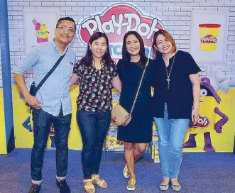  ??  ?? Toy Kingdom AVP for Marketing Pearl Datiles together with the representa­tives from Play Kit Philippine­s and One Three South Events during the grand finals of Play Doh Kitchen Creations Jr. Chef Competitio­n at S Maison