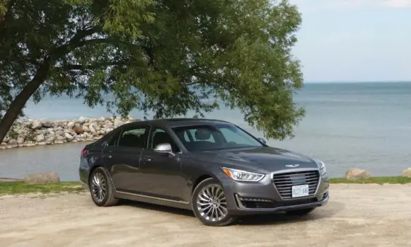  ?? JIM KENZIE PHOTOS ?? Genesis offers two engines for the G90: 365 horsepower, 3.3-litre twin-turbo direct injection V6; and a 420-horsepower, 5.0-litre V8.