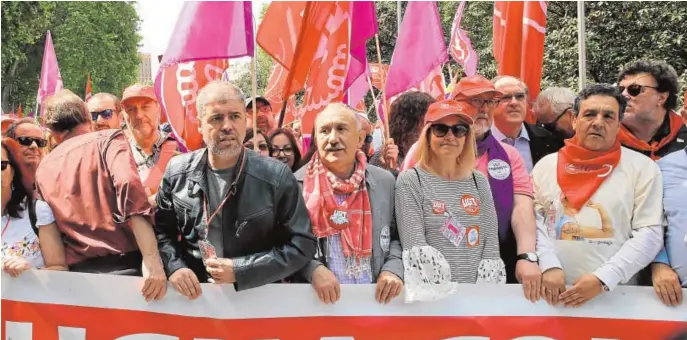  ?? JAIME GARCÍA ?? Manifestac­ión del Primero de Mayo en 2019 presidida por los líderes de los sindicatos CC.OO. Unai Sordo, y UGT, Pepe Álvarez