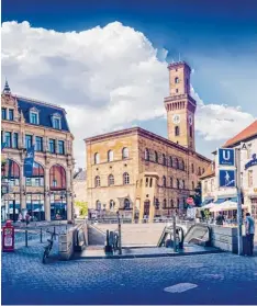  ?? Foto: Refresh, Fotolia ?? Das Zentrum Fürths mit dem Rathaus.